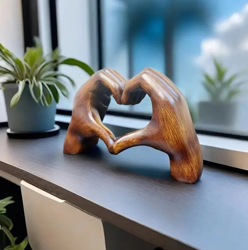 Creative Heart-Shaped Resin Statue Home Decoration