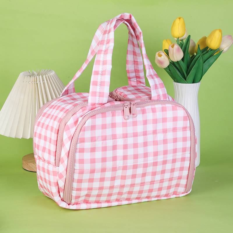 Fashionable and Simple Makeup Bag