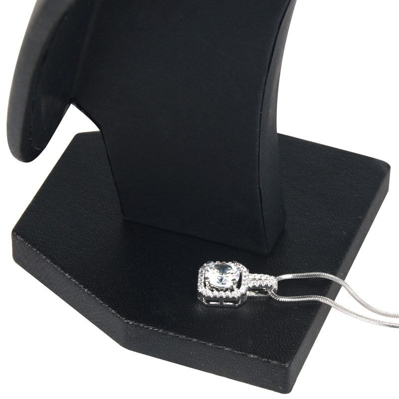 قلادة مجوهرات على شكل رف