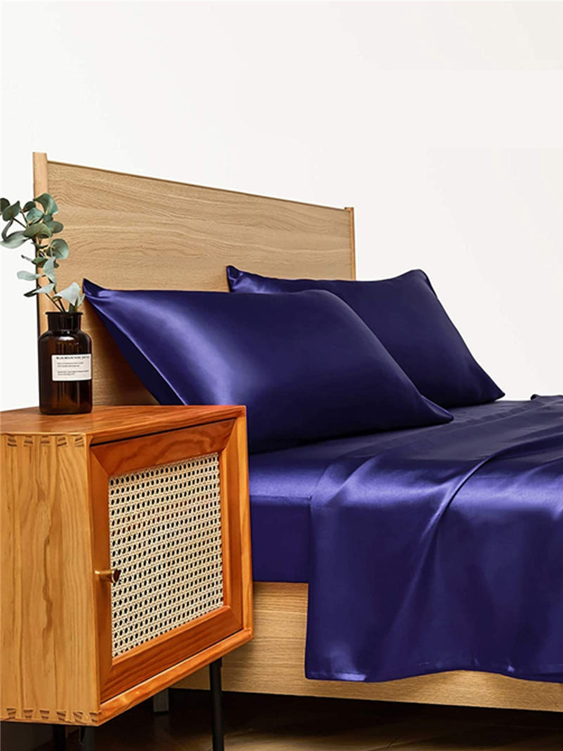 طقم من أربع قطع من ملاءات الفراش الحريرية والملاءات المجهزة