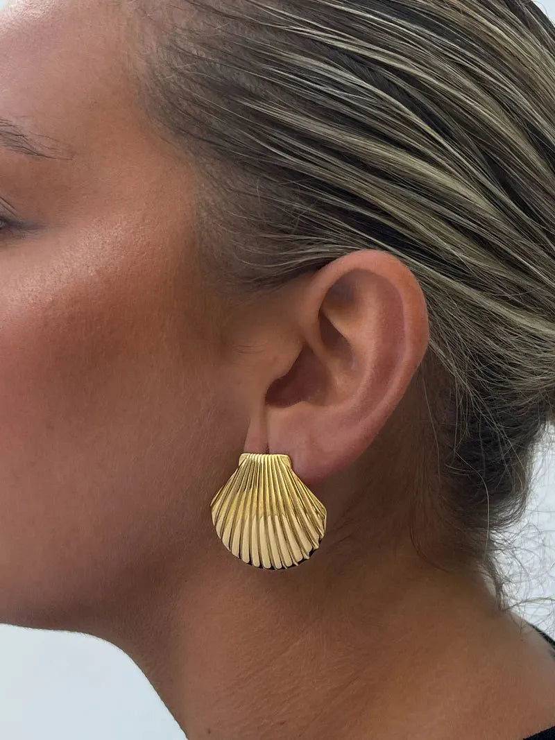 Uworld Stainless Steel Big Textured shell Big Stud Earrings Distinctive 18K Gold Color Geometric Metal Waterproof Luxury Jewelry