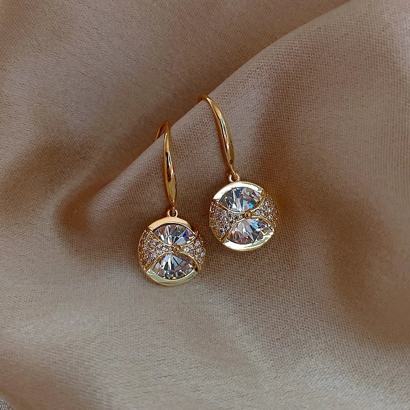 Pendientes de botón con forma de abeja de estilo coreano para mujer, exquisitos pendientes pequeños y elegantes, joyería para bodas, fiestas y cumpleaños.