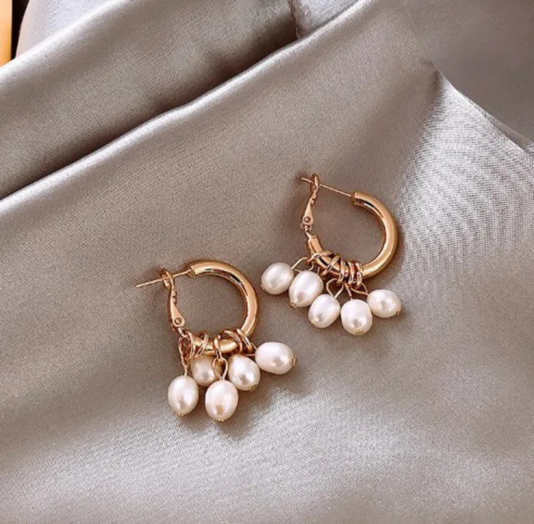 Pendientes de botón con forma de abeja de estilo coreano para mujer, exquisitos pendientes pequeños y elegantes, joyería para bodas, fiestas y cumpleaños.