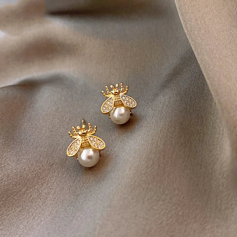 Pendientes de botón con forma de abeja de estilo coreano para mujer, exquisitos pendientes pequeños y elegantes, joyería para bodas, fiestas y cumpleaños.