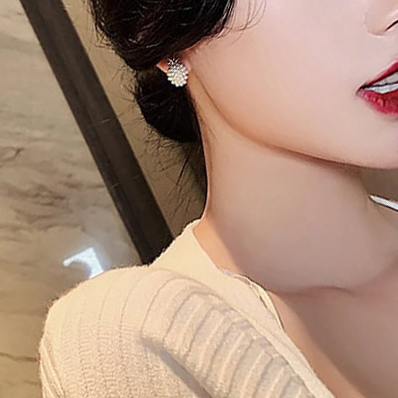 Pendientes de botón con forma de abeja de estilo coreano para mujer, exquisitos pendientes pequeños y elegantes, joyería para bodas, fiestas y cumpleaños.