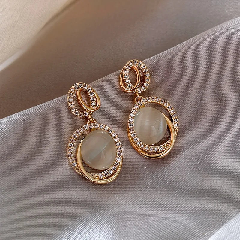 Pendientes de botón con forma de abeja de estilo coreano para mujer, exquisitos pendientes pequeños y elegantes, joyería para bodas, fiestas y cumpleaños.