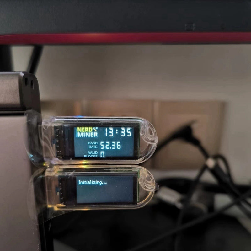 NerdMiner V2 T-Dongle S3 Hashrate 74Kh/S USB BTC Crypto Solo Lottery Miner with Display Bitcoin Miner Nerd Miner