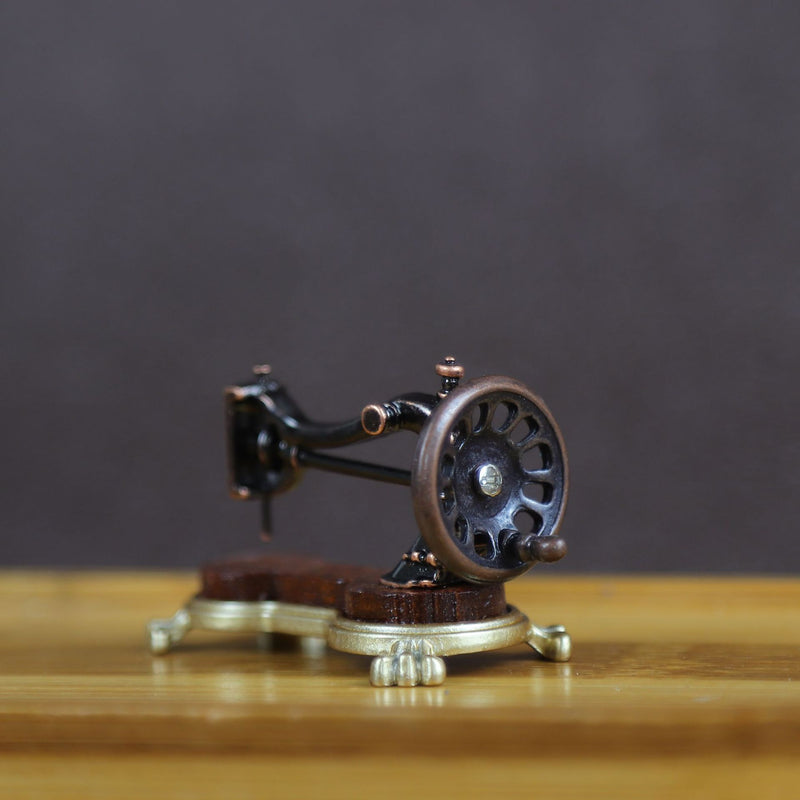 Simulation Mini Hand Sewing Machine Miniature Dollhouse Accessories