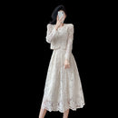 تنورة بدلة مطرزة أنيقة من Socialite Light الفاخرة من الدانتيل القابل للذوبان في الماء، طقم من قطعتين