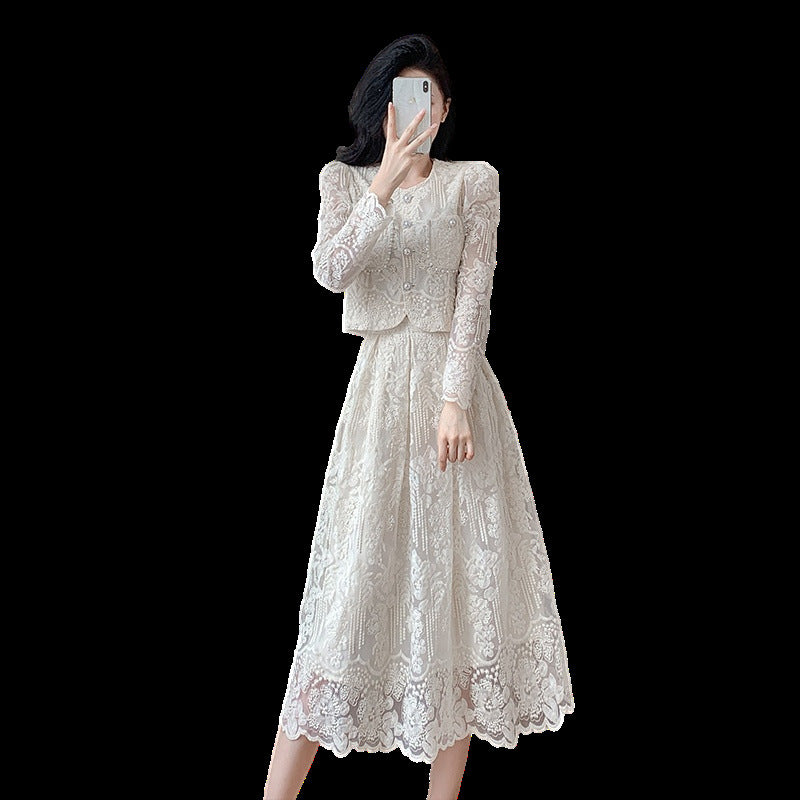 تنورة بدلة مطرزة أنيقة من Socialite Light الفاخرة من الدانتيل القابل للذوبان في الماء، طقم من قطعتين