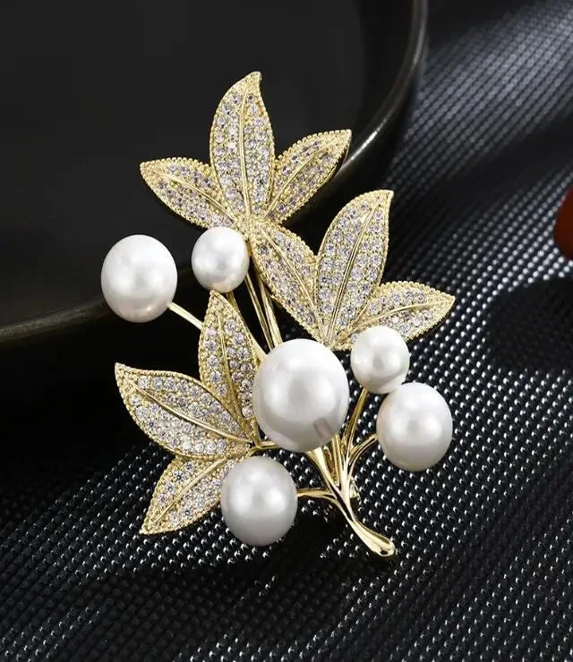 New Fashion Rhinestone Maple Leaf Brooches For Women Girls Yellow Crystal Stones Lucky Tree Lapel Pins Jewelry Accessories Gifts