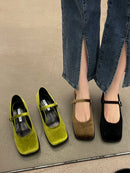 أحذية نسائية بكعب عالٍ 2023 جديدة للربيع والخريف بأزرار برأس مربع وكعب سميك من جلد الغزال وإبزيم ماري جين