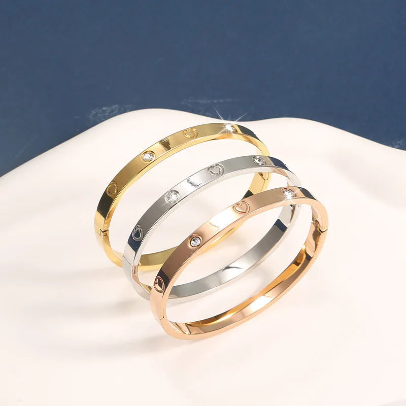 Unisex Minimalist Stainless Steel Bracelet for All Seasons Hot-Selling Personalized Design with One Heart and Diamond