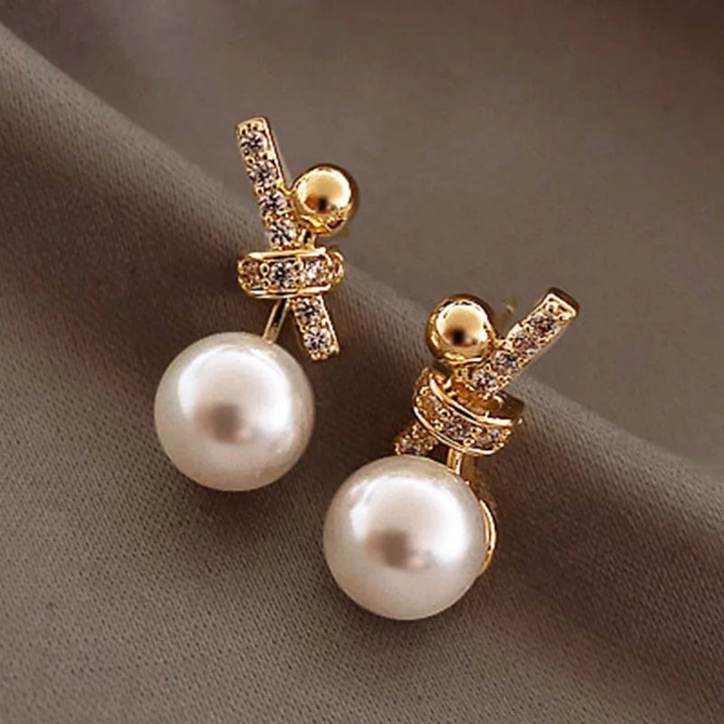 Pendientes de botón con forma de abeja de estilo coreano para mujer, exquisitos pendientes pequeños y elegantes, joyería para bodas, fiestas y cumpleaños.