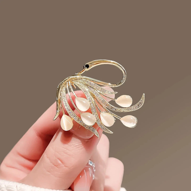 New Cute Green Yellow Crystal Bee Brooch Pin For Women Luxury Brand Exquisite Insect Suit Corsage Scarf Dress Coat Lapel Pins