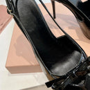 صندل نسائي بكعب عالٍ ومشبك من خط واحد وكعب رفيع بتصميم صيفي جديد مع ربطة عنق على شكل فيونكة وجزء علوي من الجلد اللامع