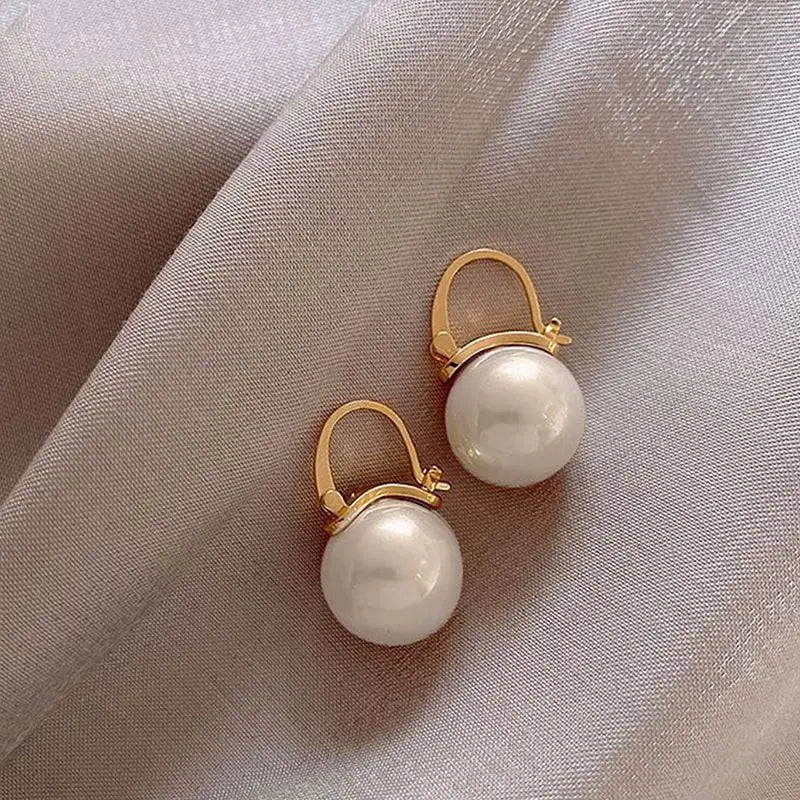 Pendientes de botón con forma de abeja de estilo coreano para mujer, exquisitos pendientes pequeños y elegantes, joyería para bodas, fiestas y cumpleaños.