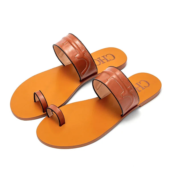 شبشب CH نسائي مسطح مانع للانزلاق من العلامة التجارية الفاخرة بتصميم عتيق مريح للشاطئ والصيف بمقدمة كبيرة للنساء