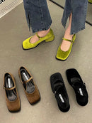 أحذية نسائية بكعب عالٍ 2023 جديدة للربيع والخريف بأزرار برأس مربع وكعب سميك من جلد الغزال وإبزيم ماري جين