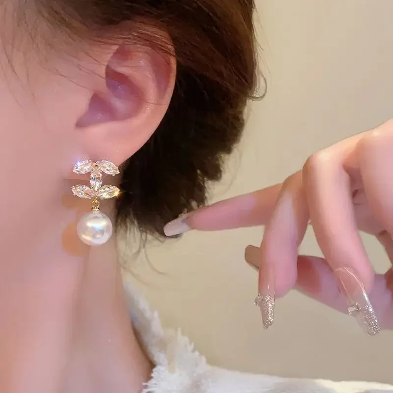 Fashion Trendy Cubic Zirconia Pearl Chic Earrings for Women Advanced Sense Shiny Letter Dangle Earrings Elegant Jewelry Gifts