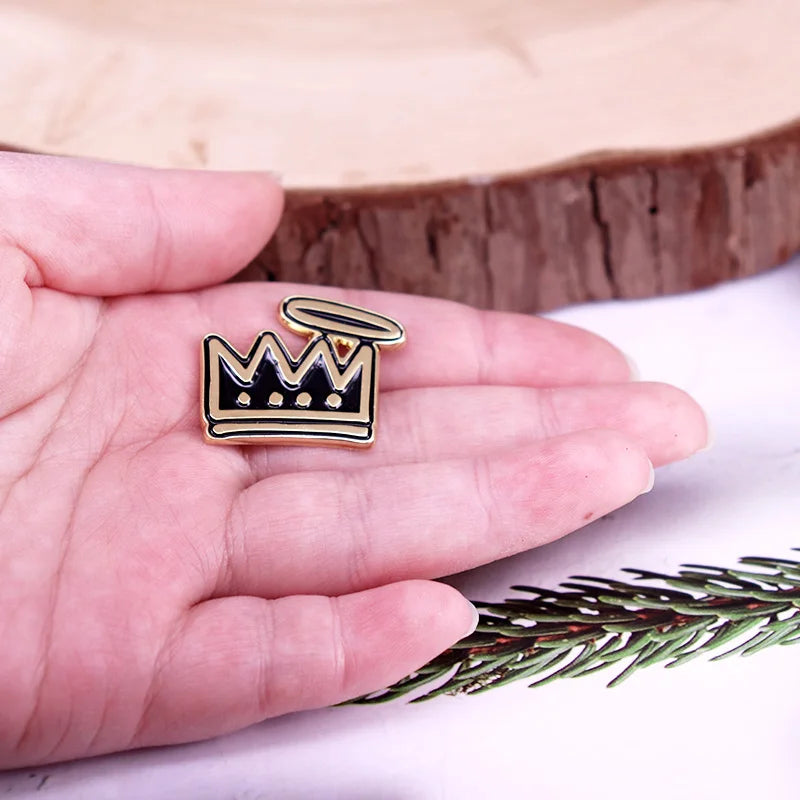 Charles the First Crown Enamel Pin Cute Cartoon Metal Badge Brooch Backpack Hat Decoration