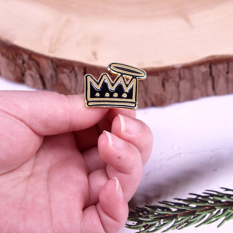 Charles the First Crown Enamel Pin Cute Cartoon Metal Badge Brooch Backpack Hat Decoration