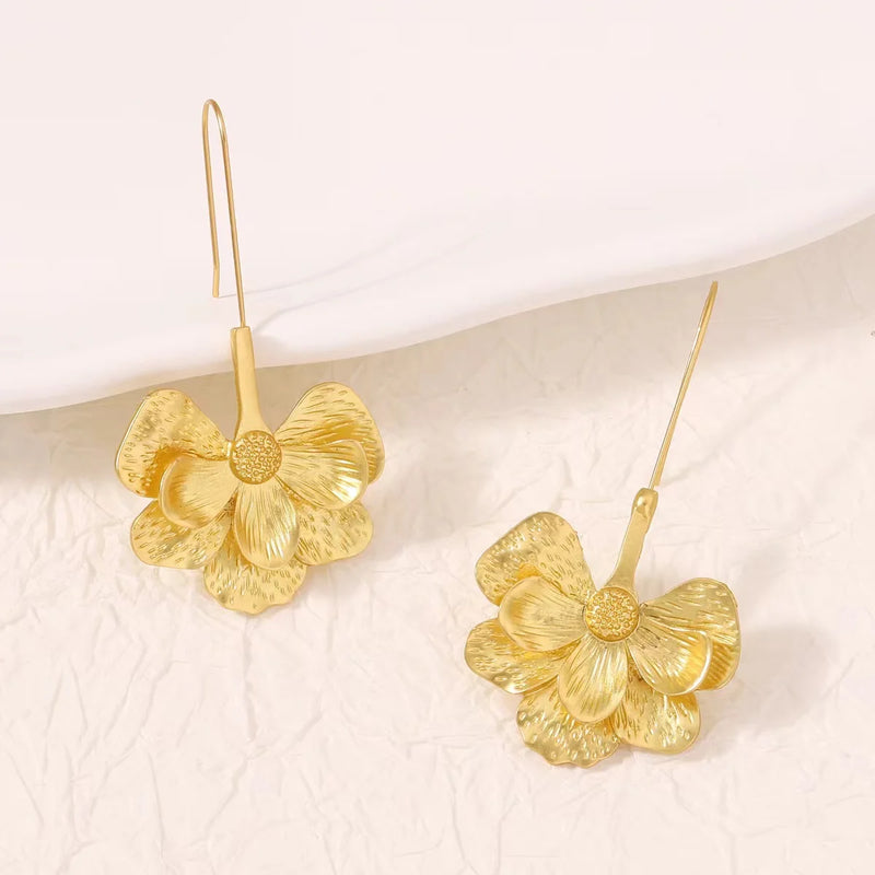 Gold Color Flower Earrings Palace Alloy Flower Women's Earrings Fashion Wedding Gift Accessories Wholesale