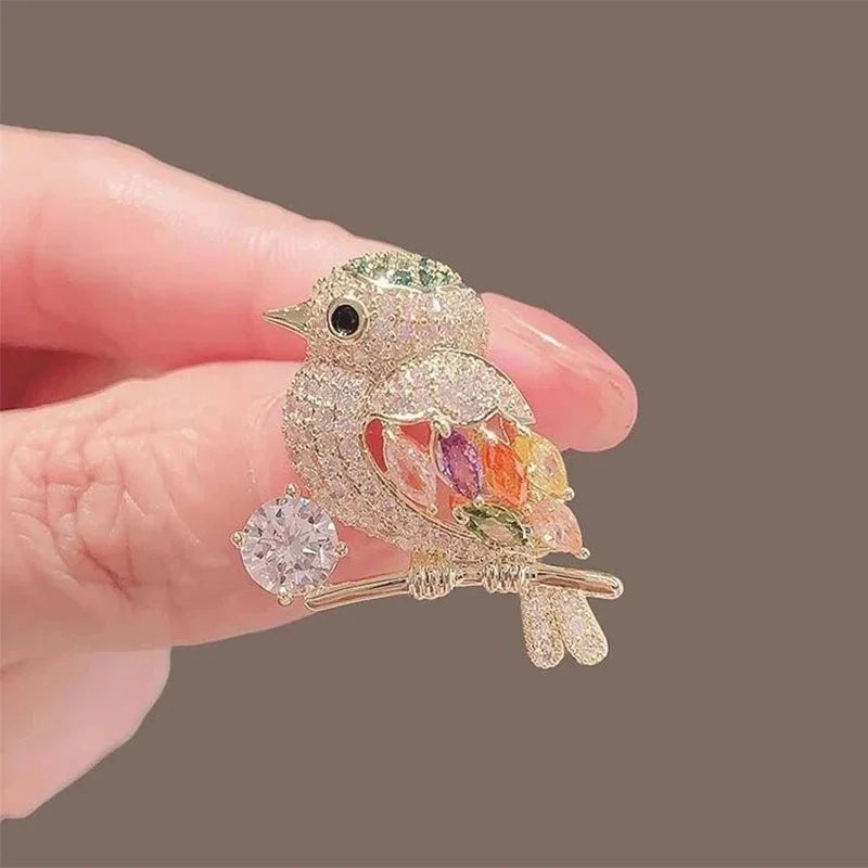 New Cute Green Yellow Crystal Bee Brooch Pin For Women Luxury Brand Exquisite Insect Suit Corsage Scarf Dress Coat Lapel Pins