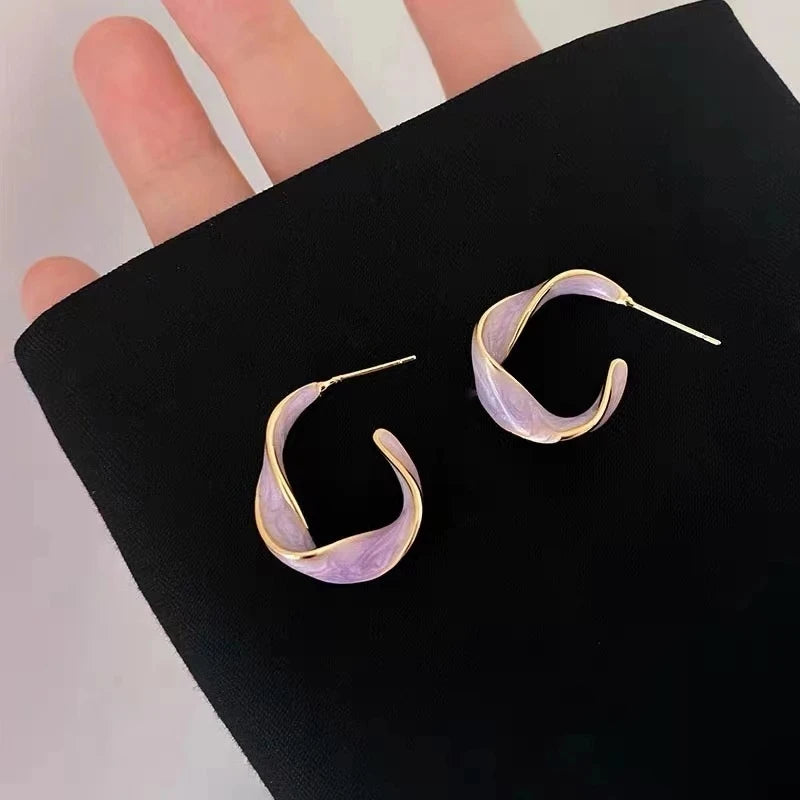 2023 New Fashion Lavender Purple Earrings for Woman Metal Golden Twisted Art Line Purple Stud Earrings Gift Jewelry Wholesale