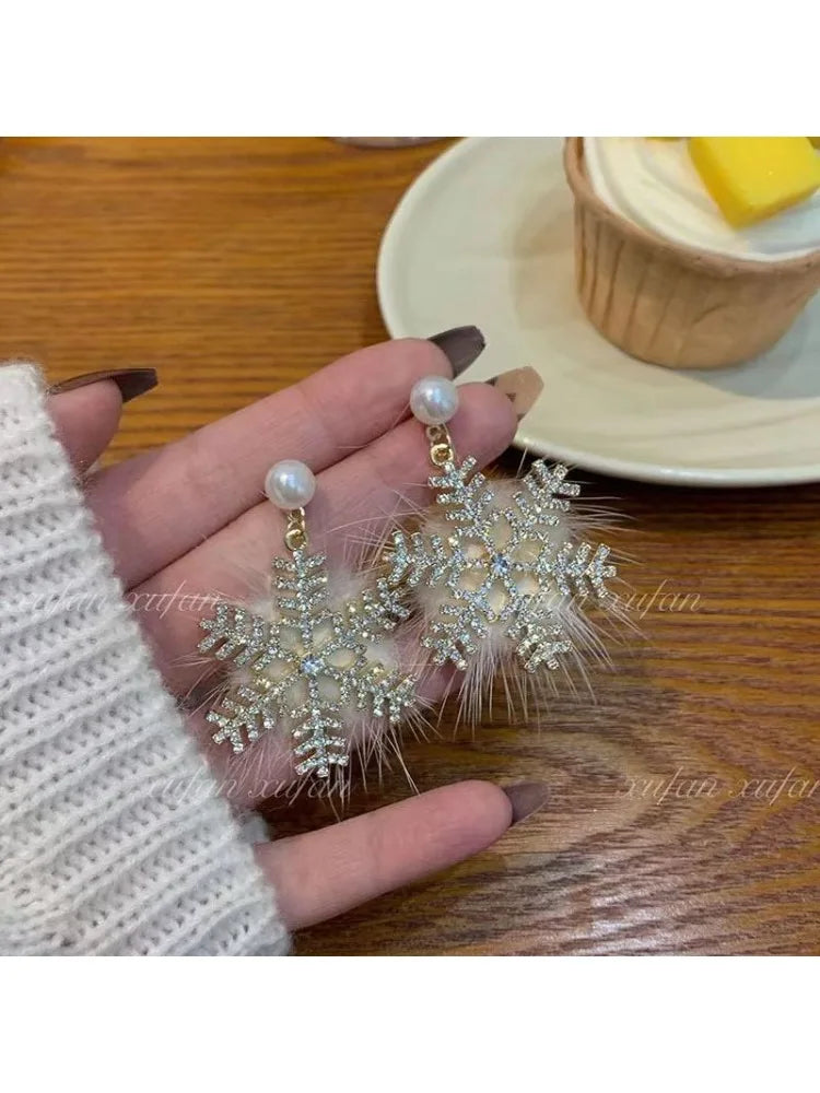New Christmas snowflake earrings for women, zircon pearl plush Ear studs, birthday gift for girls
