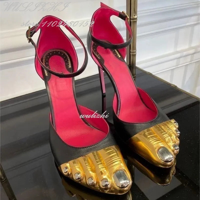 صنادل بناتية سوداء بأشرطة ذهبية، بمقدمة مستديرة وخمسة أصابع، بكعب عالٍ وكعب مجوف من جلد الغزال الصيفي، أحذية أنيقة للشارع، أحذية صيفية أنيقة