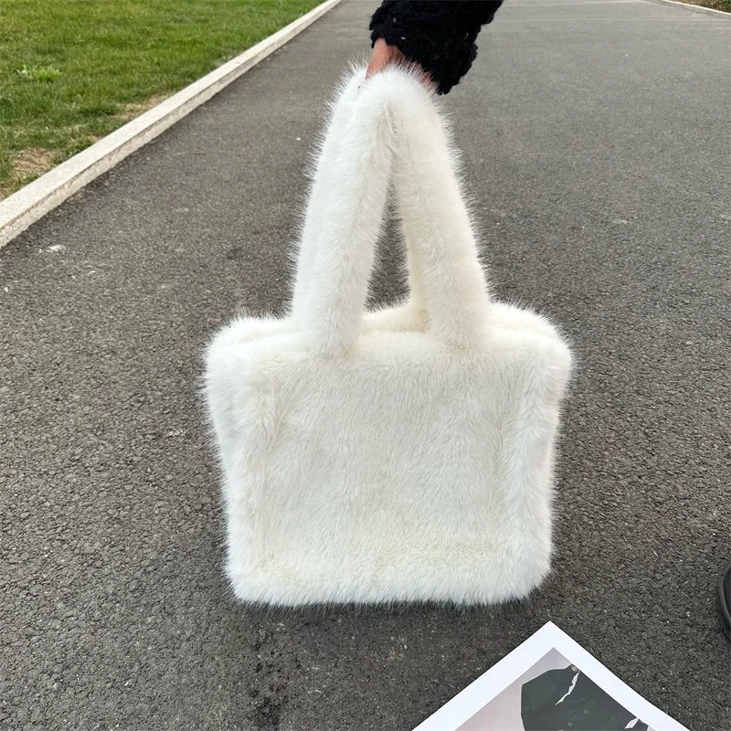 Designer Fluffy Plush Shoulder Bag Warm Faux Mongolian Fur HandBags for Women Brands Large Hobo  Shopper Heart Shaped Purses