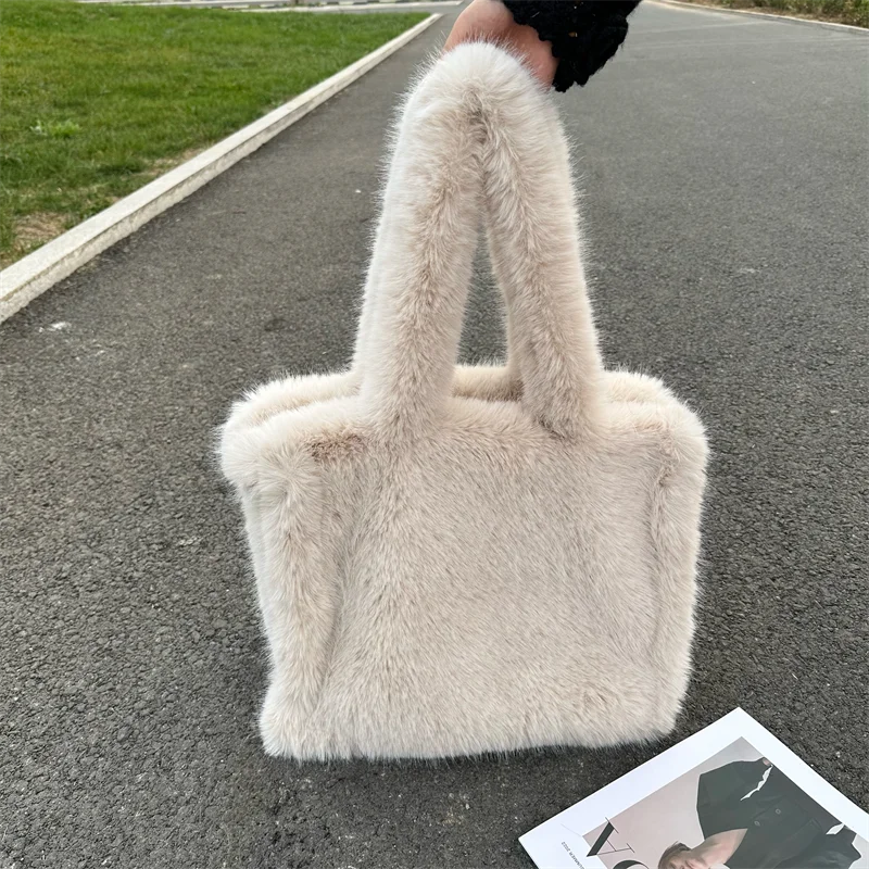 Designer Fluffy Plush Shoulder Bag Warm Faux Mongolian Fur HandBags for Women Brands Large Hobo  Shopper Heart Shaped Purses