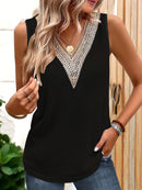 بلوزة نسائية بدون أكمام من الدانتيل بفتحة رقبة على شكل حرف V