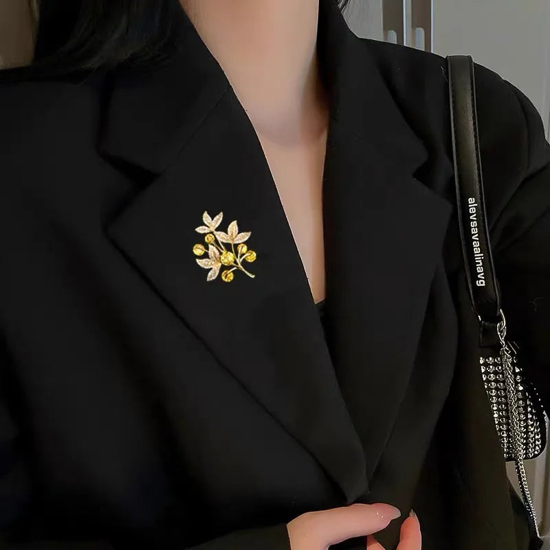 New Fashion Rhinestone Maple Leaf Brooches For Women Girls Yellow Crystal Stones Lucky Tree Lapel Pins Jewelry Accessories Gifts