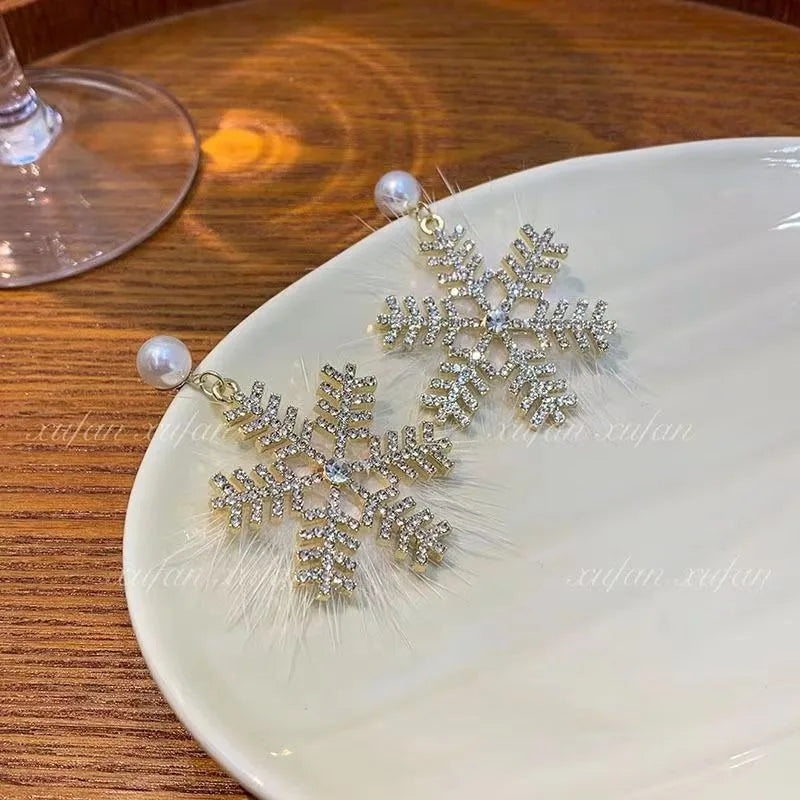 New Christmas snowflake earrings for women, zircon pearl plush Ear studs, birthday gift for girls