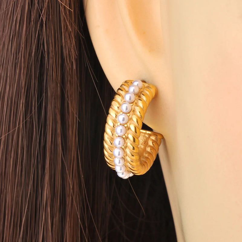 Lokaer New Elegant Imitation Pearls Stainless Steel 18K Plated Round Huggie Hoop Earrings Golden Charm Jewelry For Women E24072