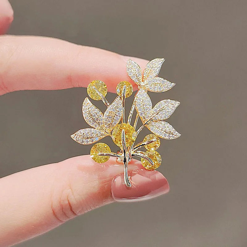 New Fashion Rhinestone Maple Leaf Brooches For Women Girls Yellow Crystal Stones Lucky Tree Lapel Pins Jewelry Accessories Gifts