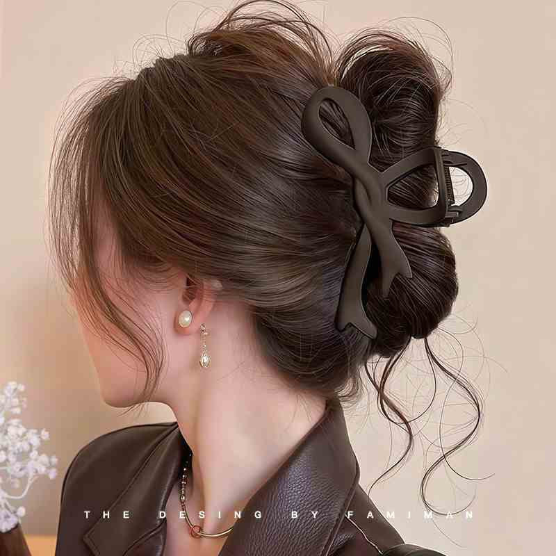 The large shark clip is a high-end hair-grabbing tool