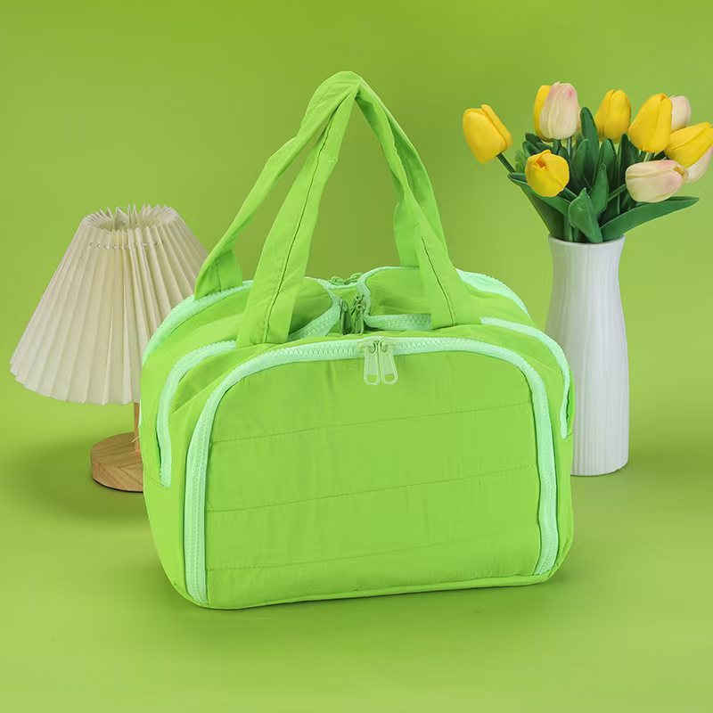 Fashionable and Simple Makeup Bag