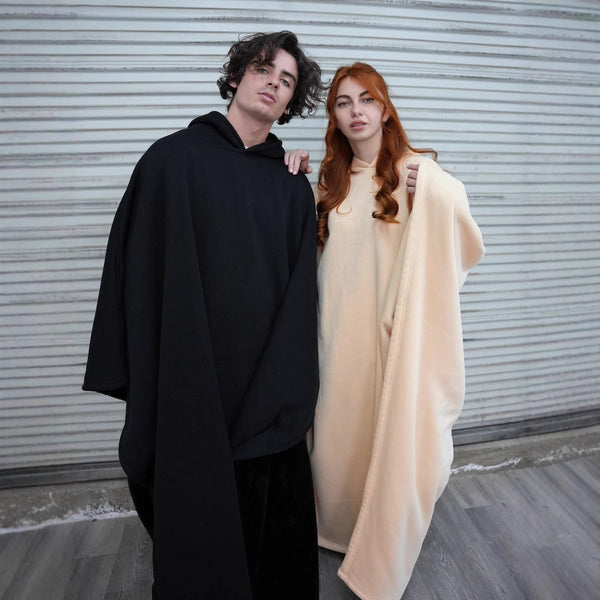 Loose-fitting hooded buttoned cape
