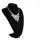 قلادة مجوهرات على شكل رف