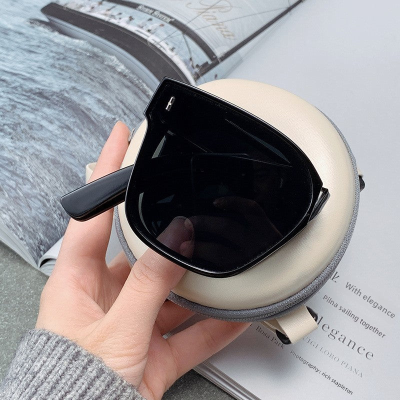 Folding sunglasses can be worn over men's myopia glasses