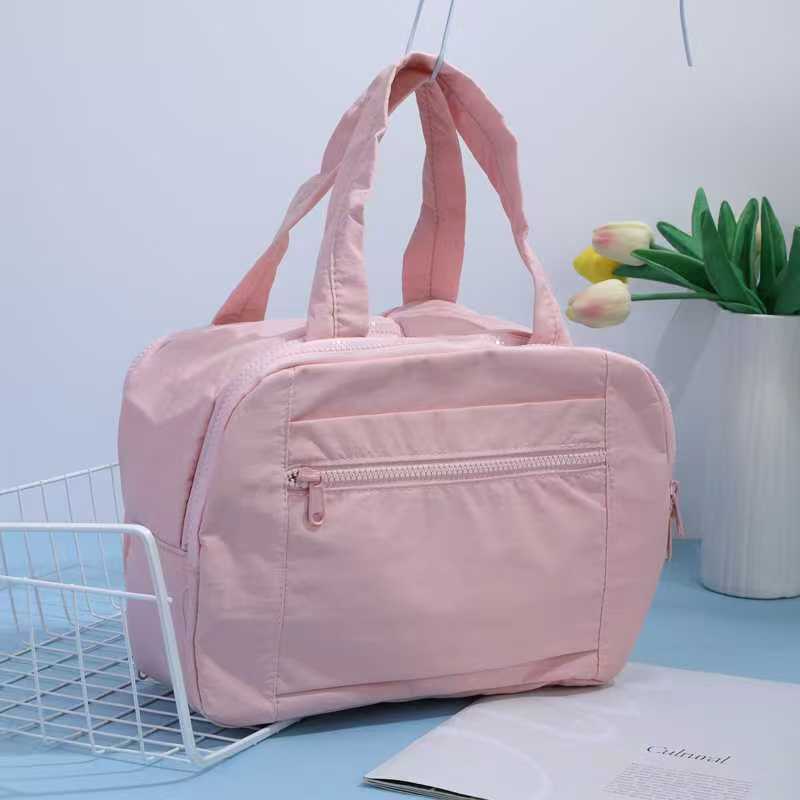 Fashionable and Simple Makeup Bag