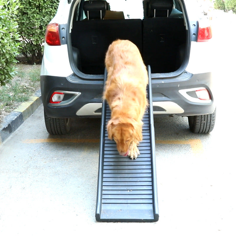 Foldable vehicle-mounted pet ladder